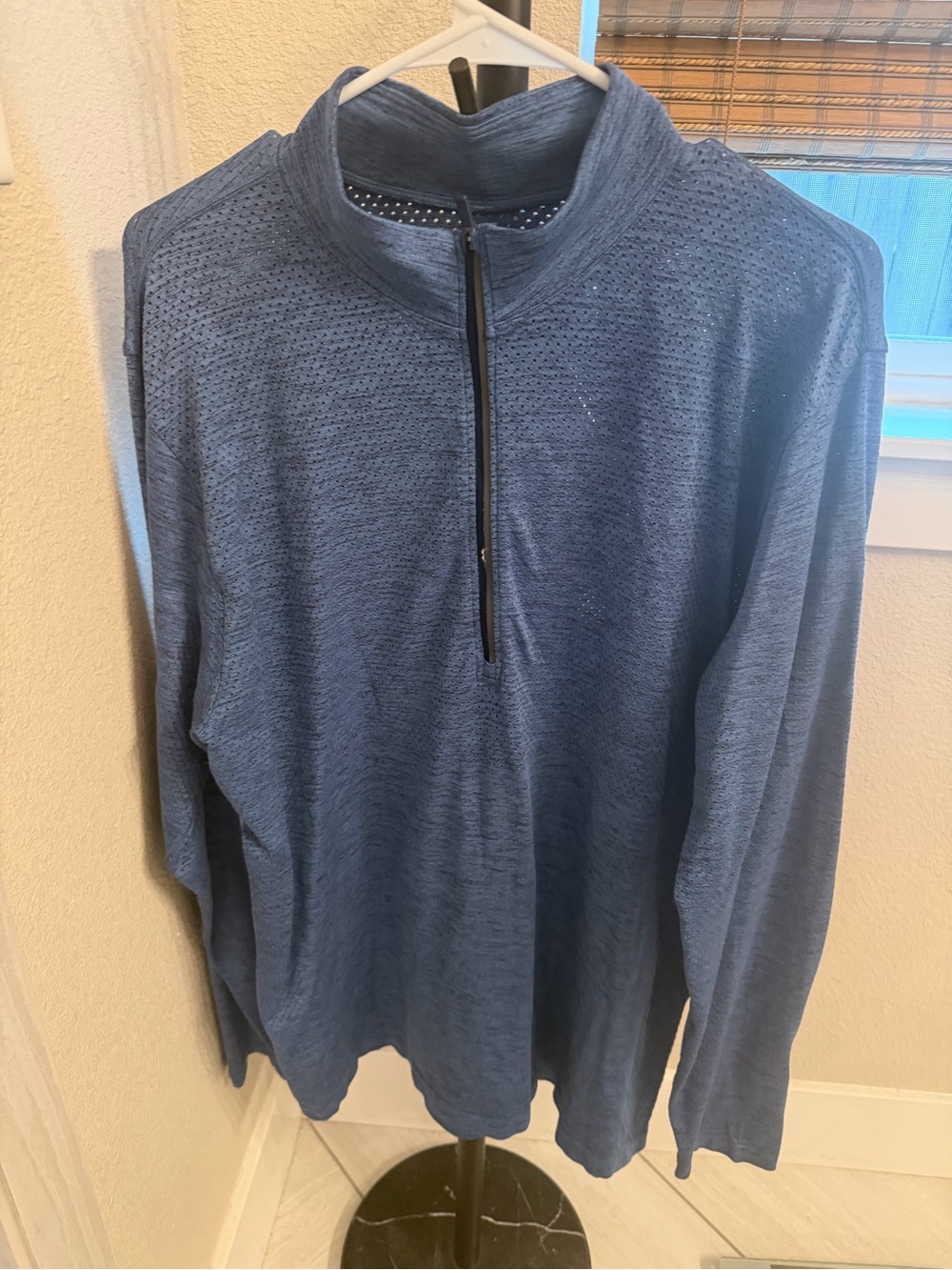 lululemon athletica Men's Quarter-Zip Lightweight Pullover in Blue